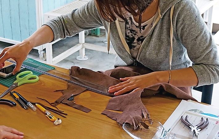 鹿革アクセサリー作り　Kuriyama Go Travel・Nikko deer